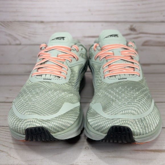 Altra Green Athletic Shoes with Breathable Mesh and Streamlined Design - Picture 2 of 9